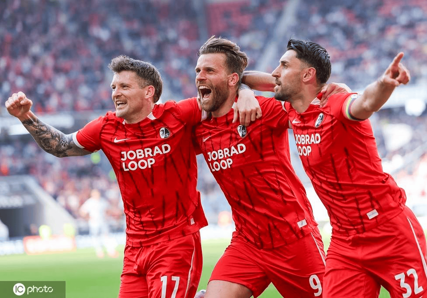 中国米兰体育-包含德甲激烈角逐，比分3-2，明星前锋梅开二度，控球时间67%，场均成功抢断72%的词条