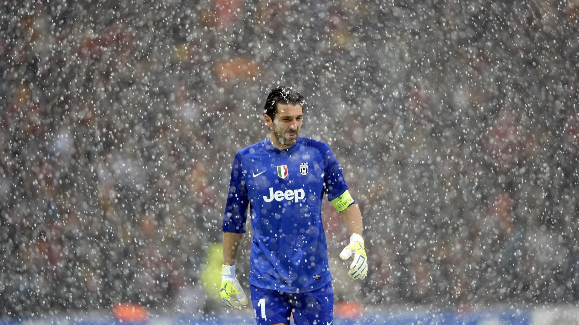 ac米兰中文官网-史上最脏的场面：球场恶战留给谁的记忆？，球场脏话